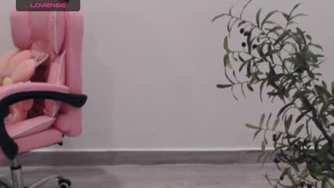 Snapshot of totoro_09 chatting on September 8, 2025, 3:22 pm Angelina online show from September 8, 2025, 3:22 pm