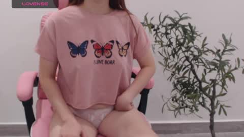 Snapshot of totoro_09 chatting on September 25, 2025, 8:18 am Angelina online show from September 25, 2025, 8:18 am