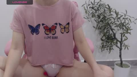 Snapshot of totoro_09 chatting on October 12, 2025, 7:40 am Angelina online show from October 12, 2025, 7:40 am