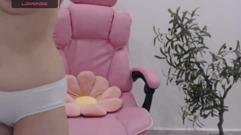 Snapshot of totoro_09 chatting on December 19, 2025, 1:56 am Angelina online show from December 19, 2025, 1:56 am