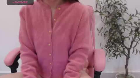 Snapshot of totoro_09 chatting on January 6, 2026, 8:29 am Angelina online show from January 6, 2026, 8:29 am