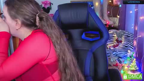   online show from December 18, 2025, 8:20 am