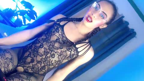 Snapshot of touch_my_body_daddy chatting on February 15, 2025, 4:36 am touch_my_body_daddy online show from February 15, 2025, 4:36 am