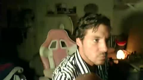 Snapshot of toyboysquirt chatting on April 25, 2026, 4:04 am toyboysquirt online show from April 25, 2026, 4:04 am