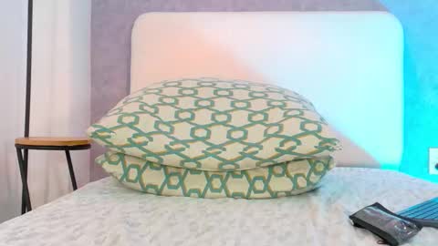 tracielowe_w online show from October 10, 2025, 4:22 am