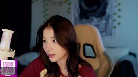 Snapshot of traharaaa chatting on September 22, 2025, 4:09 pm Ariana and Erik online show from September 22, 2025, 4:09 pm