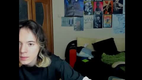 Snapshot of traharaaa chatting on December 17, 2025, 2:12 pm Ariana and Erik online show from December 17, 2025, 2:12 pm