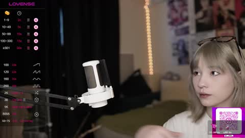 Snapshot of traharaaa chatting on February 6, 2026, 1:03 pm Ariana and Erik online show from February 6, 2026, 1:03 pm