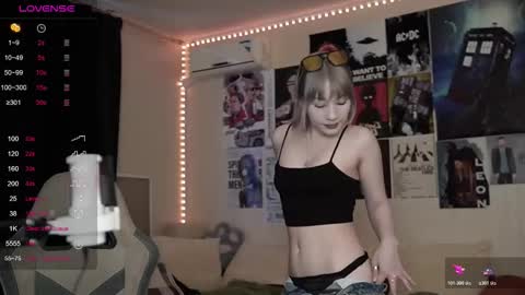 Snapshot of traharaaa chatting on February 12, 2026, 1:28 pm Ariana and Erik online show from February 12, 2026, 1:28 pm