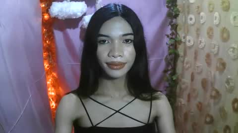 Snapshot of transgender21_petitecock chatting on December 3, 2025, 6:43 am supernatural trans online show from December 3, 2025, 6:43 am