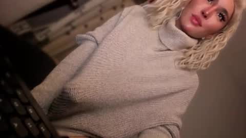 Snapshot of transnextdoor_ chatting on November 2, 2025, 3:36 pm ALMIGHTY GODDESS VALENTINA online show from November 2, 2025, 3:36 pm