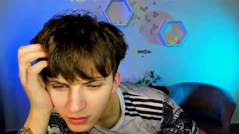 Travis online show from December 3, 2025, 8:07 pm