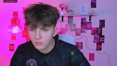 Snapshot of travis_wolf_ chatting on April 15, 2026, 9:16 am Travis online show from April 15, 2026, 9:16 am