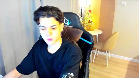 travisrivas online show from December 16, 2025, 11:48 am