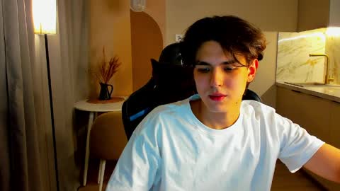 travisrivas online show from March 26, 2026, 3:01 am