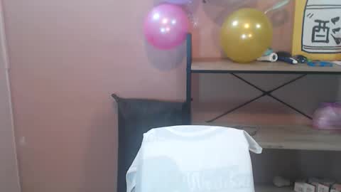 Snapshot of treat_urself chatting on February 15, 2026, 10:47 am marian online show from February 15, 2026, 10:47 am