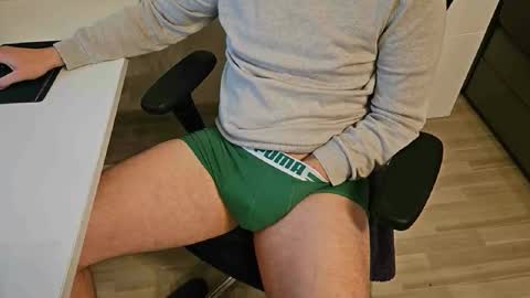 tree1989 online show from December 6, 2024, 9:46 pm