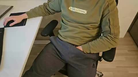 tree1989 online show from February 13, 2025, 7:52 pm