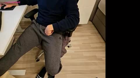 tree1989 online show from September 17, 2025, 6:53 pm