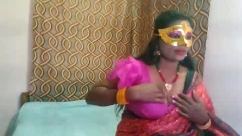 Snapshot of treesomecouple chatting on January 13, 2025, 1:39 pm treesomecouple online show from January 13, 2025, 1:39 pm