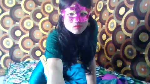 Snapshot of treesomecouple chatting on January 14, 2025, 7:00 pm treesomecouple online show from January 14, 2025, 7:00 pm