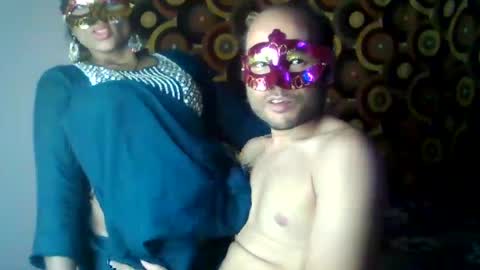 Snapshot of treesomecouple chatting on January 24, 2025, 5:53 pm treesomecouple online show from January 24, 2025, 5:53 pm