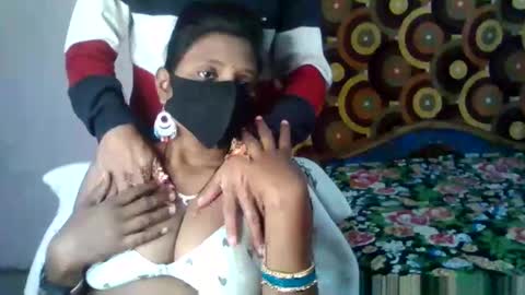 Snapshot of treesomecouple chatting on January 26, 2025, 8:13 pm treesomecouple online show from January 26, 2025, 8:13 pm