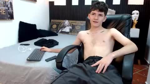 Snapshot of trevor_mob chatting on June 19, 2026, 5:50 pm trevor_mob online show from June 19, 2026, 5:50 pm