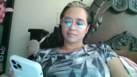 triana_bell online show from February 7, 2025, 6:02 pm