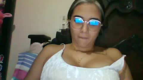 triana_bell online show from February 8, 2025, 11:55 pm
