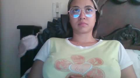 triana_bell online show from March 9, 2025, 3:49 pm