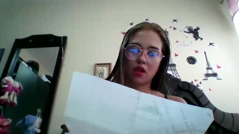 triana_bell online show from September 29, 2025, 5:07 pm