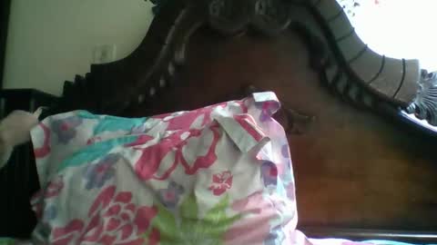 triana_bell online show from November 29, 2025, 6:33 pm