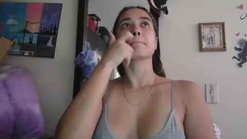 triana_bell online show from April 4, 2026, 3:42 pm