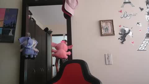triana_bell online show from May 7, 2026, 4:34 pm