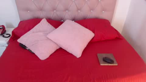 Snapshot of triana_crimson chatting on February 3, 2025, 10:43 pm triana_crimson online show from February 3, 2025, 10:43 pm