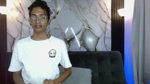 Snapshot of triiangel_latinboy chatting on April 11, 2026, 1:54 am Johan online show from April 11, 2026, 1:54 am