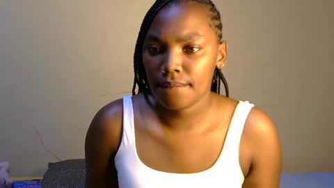 Snapshot of trina_z chatting on July 18, 2026, 6:23 pm trina_z online show from July 18, 2026, 6:23 pm