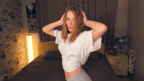 Snapshot of trinahillier chatting on October 23, 2025, 7:12 pm Bubbles online show from October 23, 2025, 7:12 pm