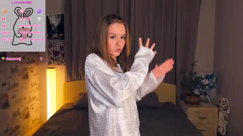 Snapshot of trinahillier chatting on October 25, 2025, 7:08 pm Bubbles online show from October 25, 2025, 7:08 pm