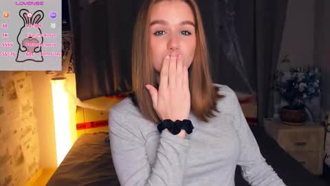 Snapshot of trinahillier chatting on November 6, 2025, 7:15 pm Bubbles online show from November 6, 2025, 7:15 pm