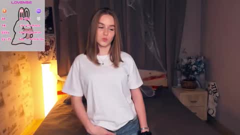 Snapshot of trinahillier chatting on November 7, 2025, 7:03 pm Bubbles online show from November 7, 2025, 7:03 pm