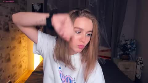 Snapshot of trinahillier chatting on November 9, 2025, 7:01 pm Bubbles online show from November 9, 2025, 7:01 pm