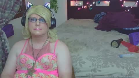 Trina Tushy Deluxe online show from September 23, 2025, 5:10 am