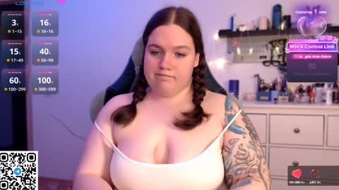 Snapshot of trinititi chatting on December 4, 2024, 3:32 pm Tina online show from December 4, 2024, 3:32 pm