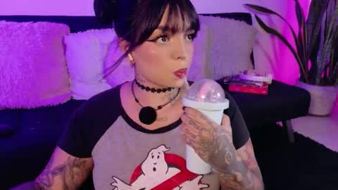 Val martinez  online show from March 4, 2026, 12:27 am