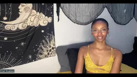 trixie_luv online show from November 19, 2025, 2:39 pm