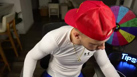 Snapshot of troy_greenxo chatting on February 4, 2026, 3:34 am Troy Green online show from February 4, 2026, 3:34 am