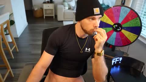 Snapshot of troy_greenxo chatting on April 9, 2026, 9:42 pm Troy Green online show from April 9, 2026, 9:42 pm