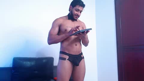 Snapshot of troy_lee1 chatting on December 5, 2025, 4:58 pm online show from December 5, 2025, 4:58 pm